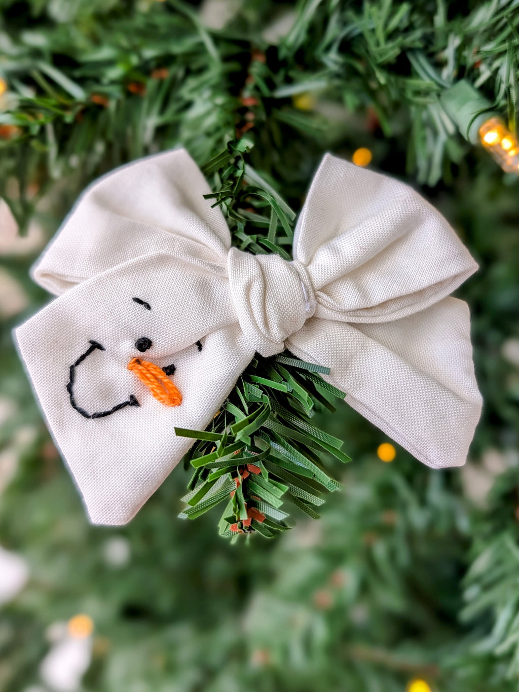 Snowman Face Embroidered 4” bow