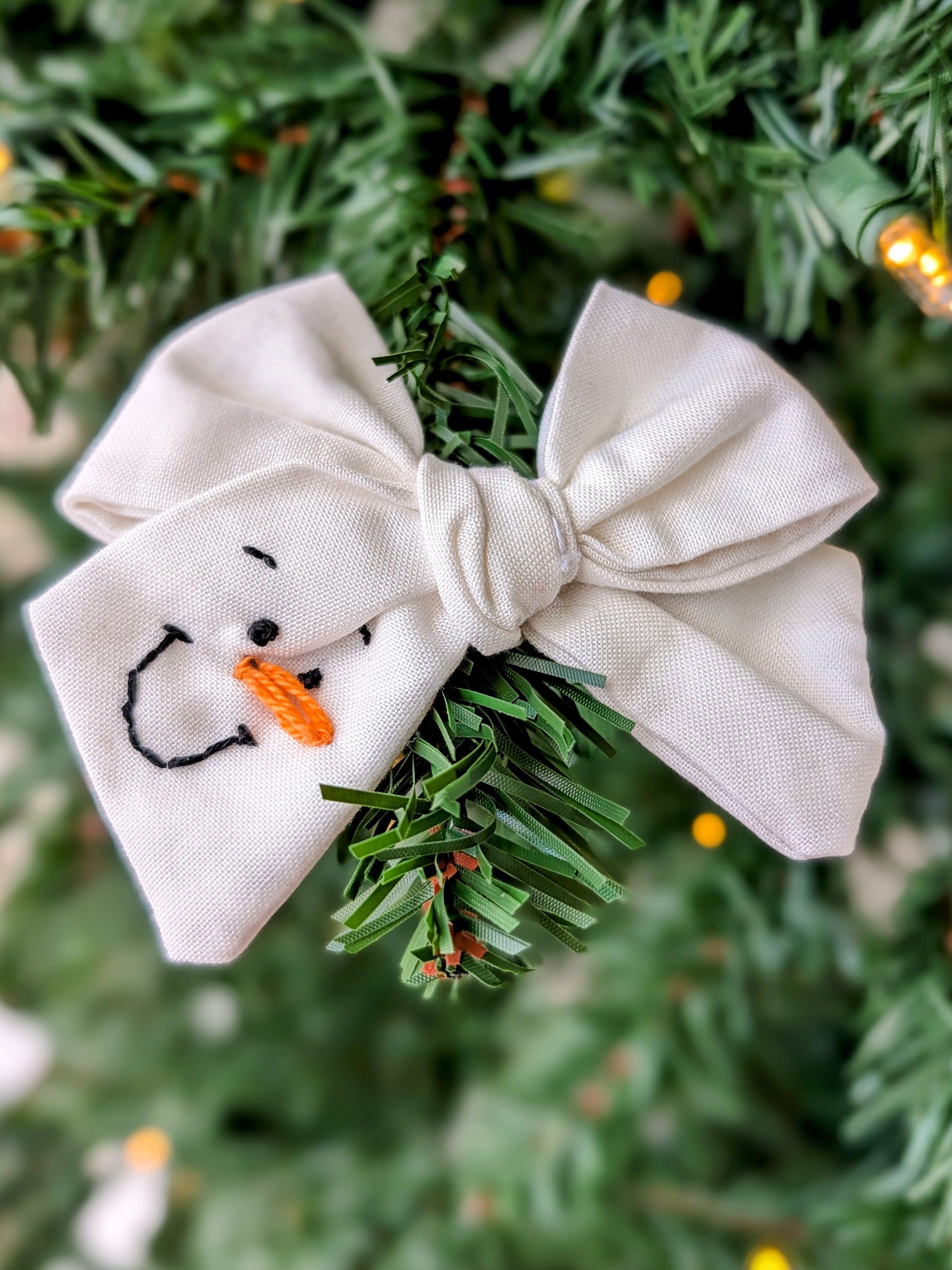 Snowman Face Embroidered 4” bow